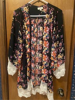 Umgee Black Floral Crochet-Trim Kimono Cardigan